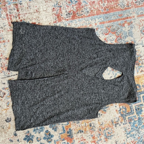 Beyond Yoga space dye grey featherweight split-back tank - Picture 6 of 8